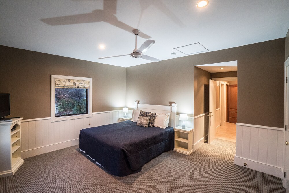 Wakatipu Two Bedroom Suite - Guestroom