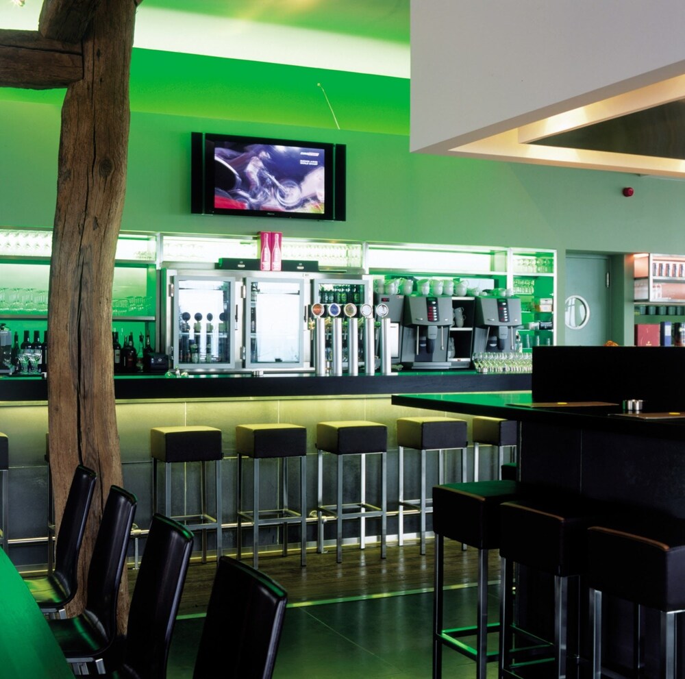 Hotel Bar