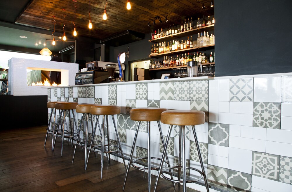 Hotel Bar