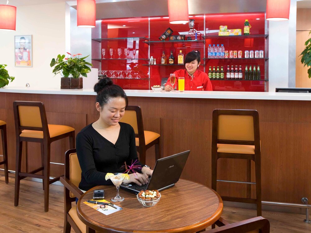Hotel Bar
