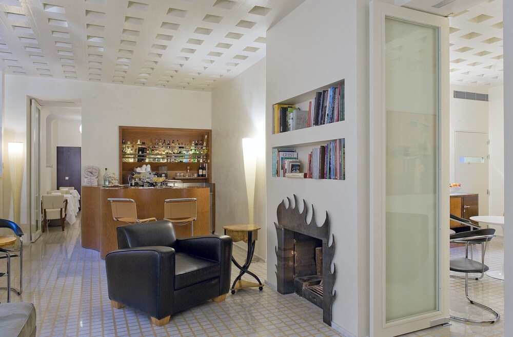 Hotel Bar
