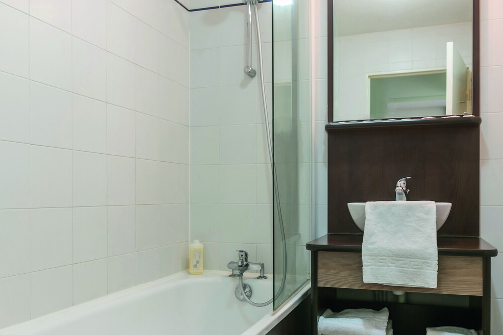 Family Apartment, 2 Bedrooms - Bathroom