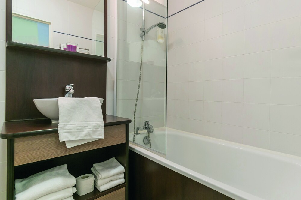 Family Apartment - Bathroom