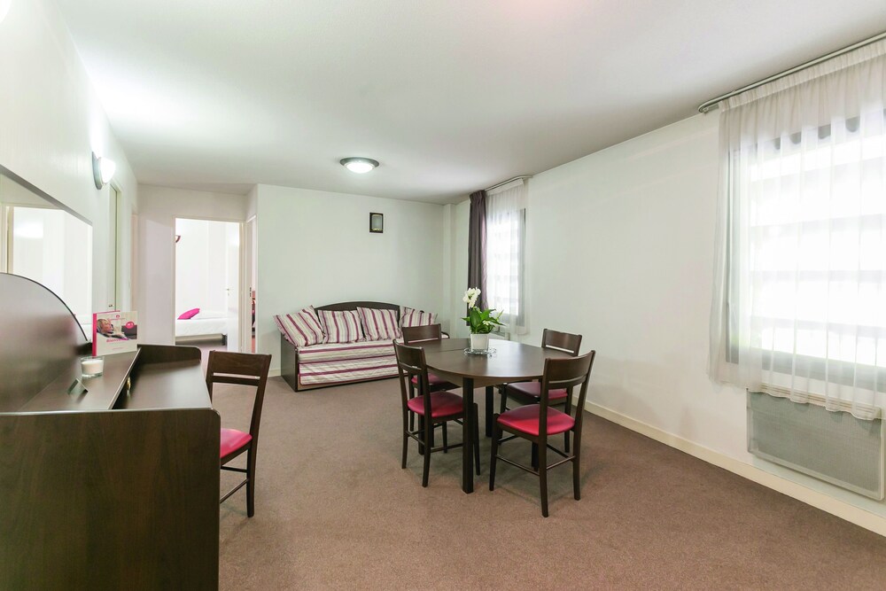 Family Apartment, 2 Bedrooms - Living Area