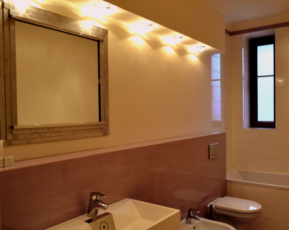 Apartment, 1 Bedroom, Balcony - Bathroom