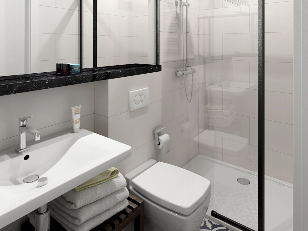 Family Room - Bathroom