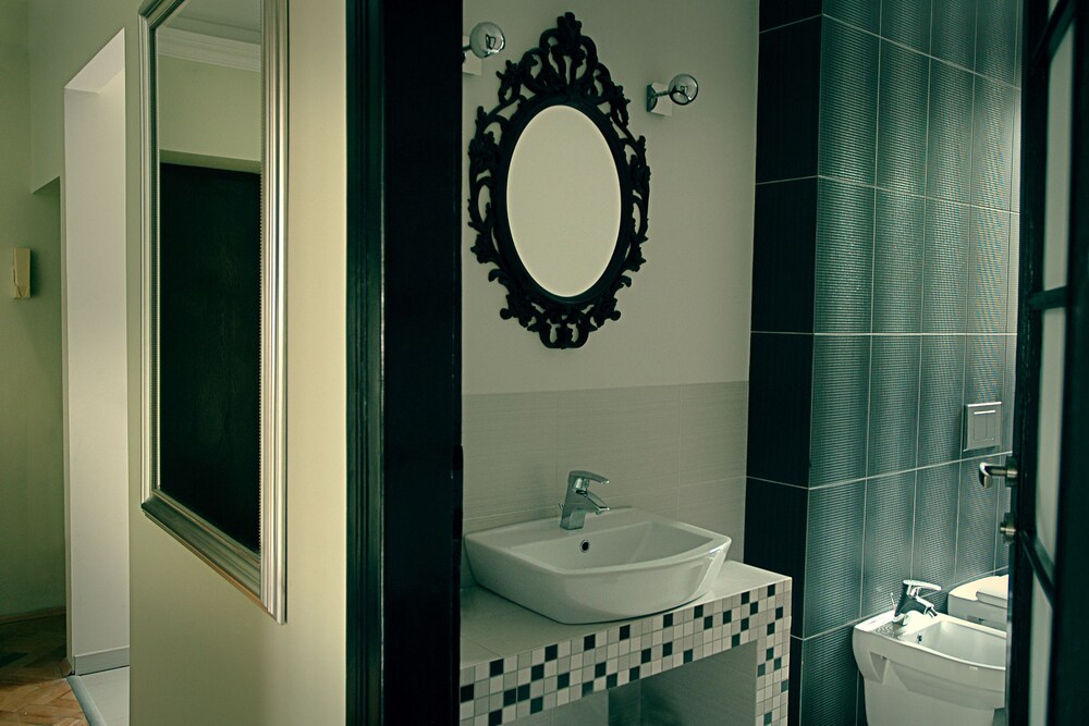 Apartment, 1 Bedroom, Balcony - Bathroom