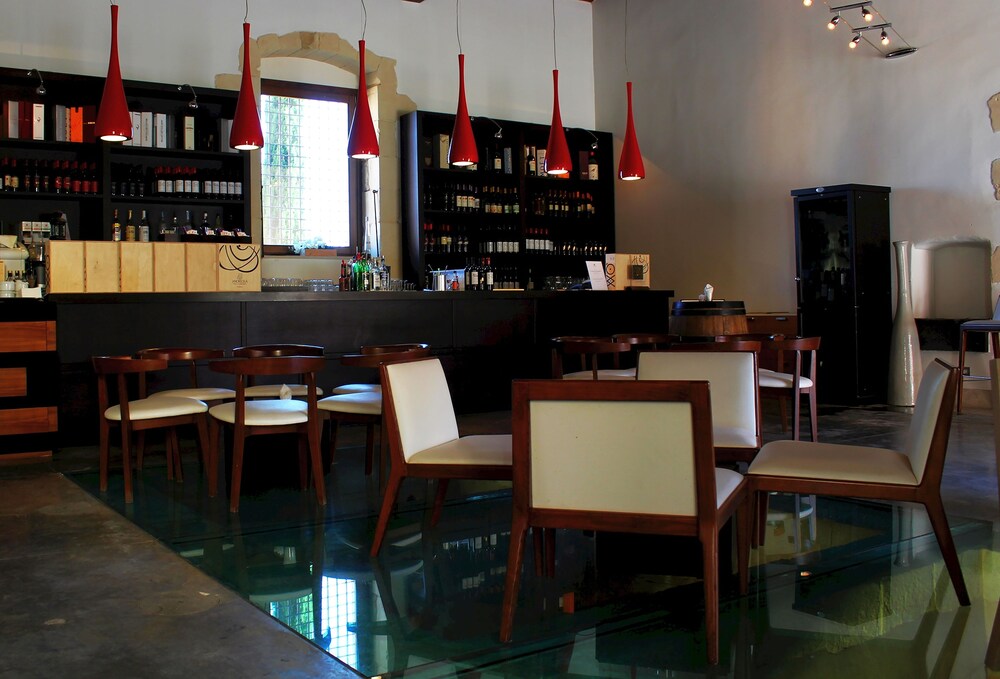Hotel Bar