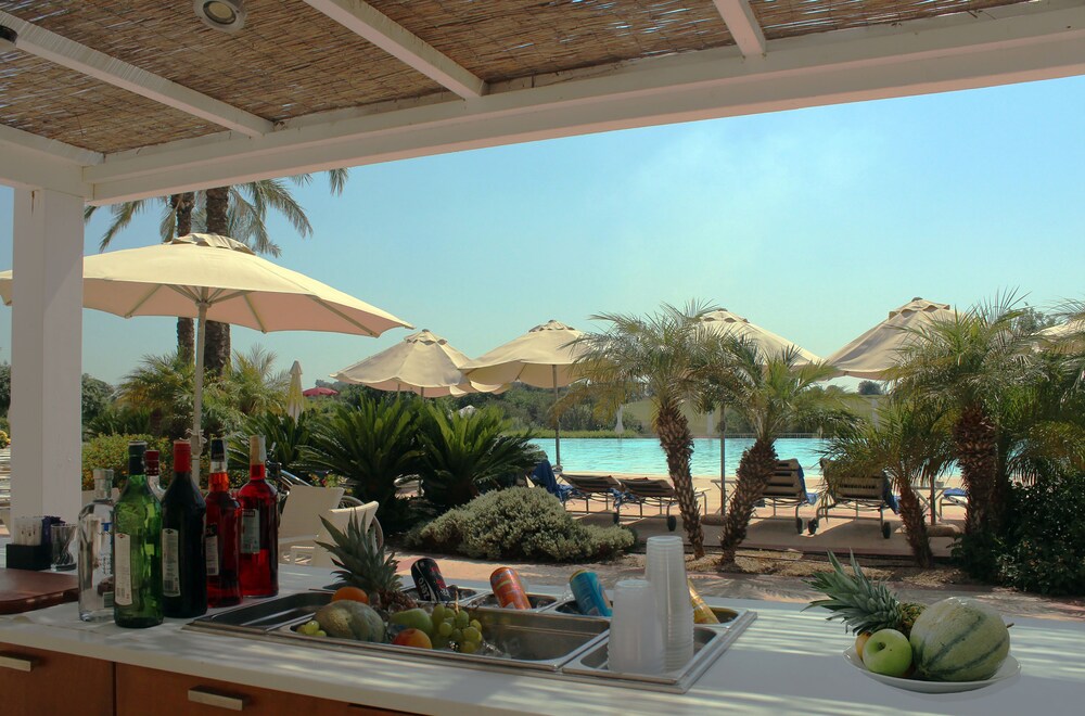 Poolside Bar
