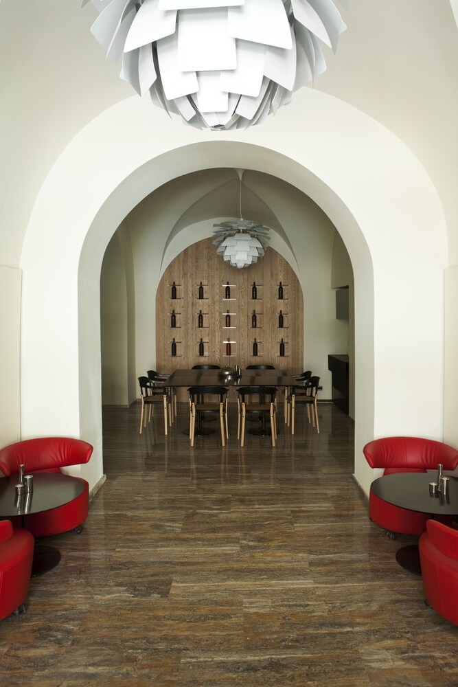 Hotel Lounge