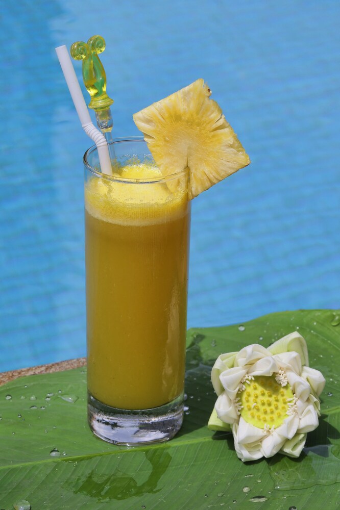 Poolside Bar