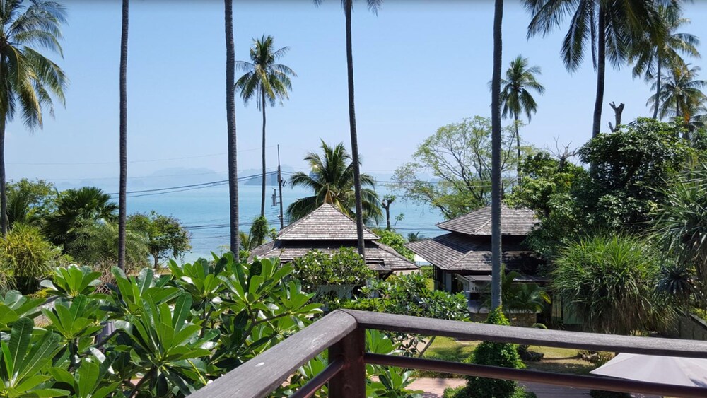 Beach/Ocean View