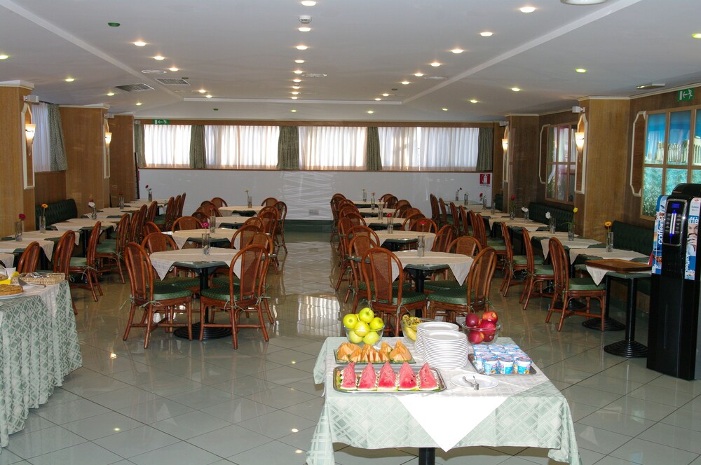 Food Court