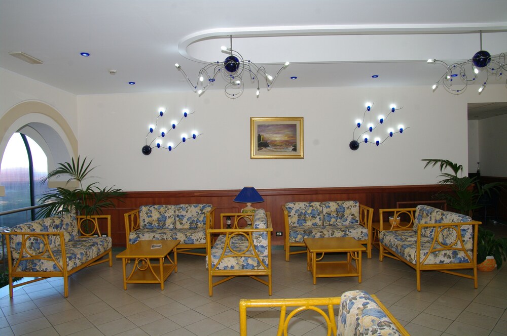 Hotel Lounge