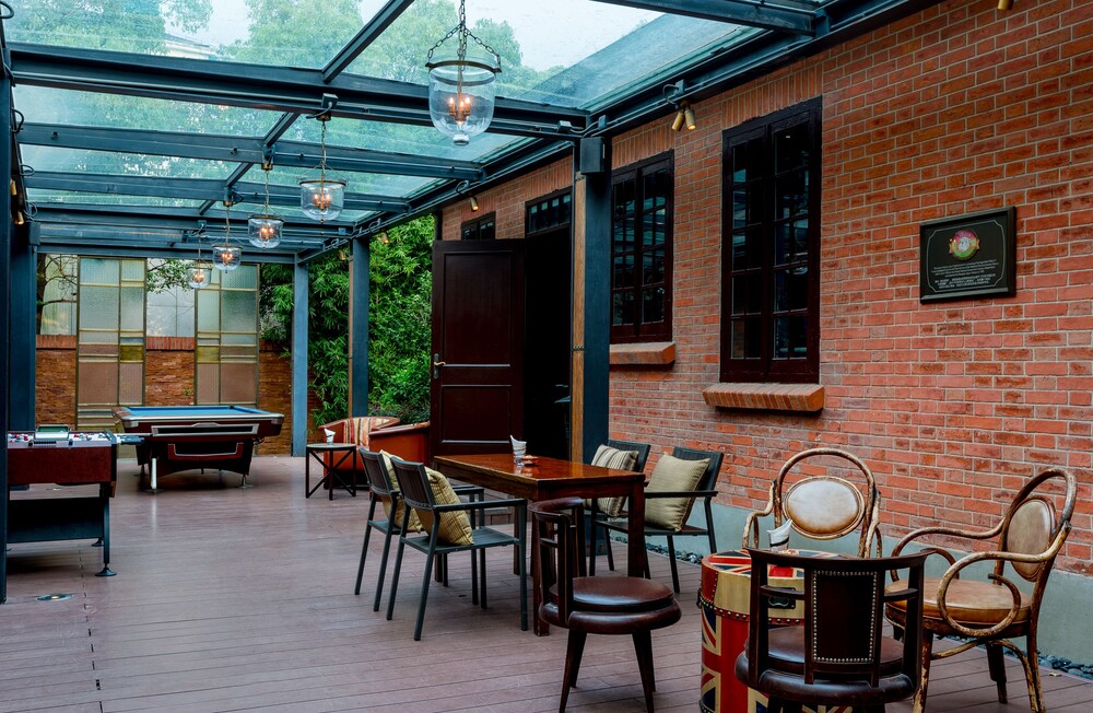 Hotel Bar