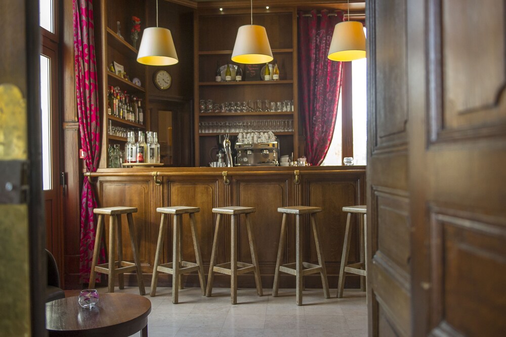 Hotel Bar