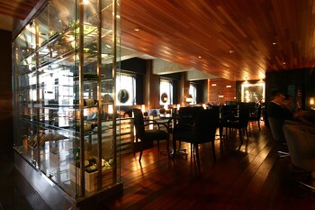 Hotel Bar