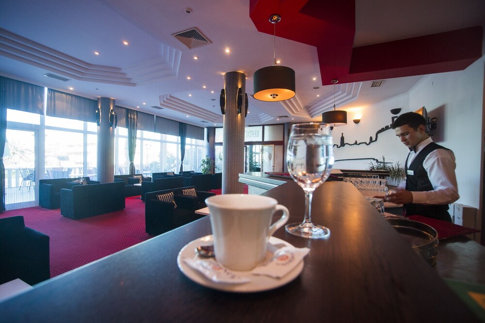 Hotel Bar