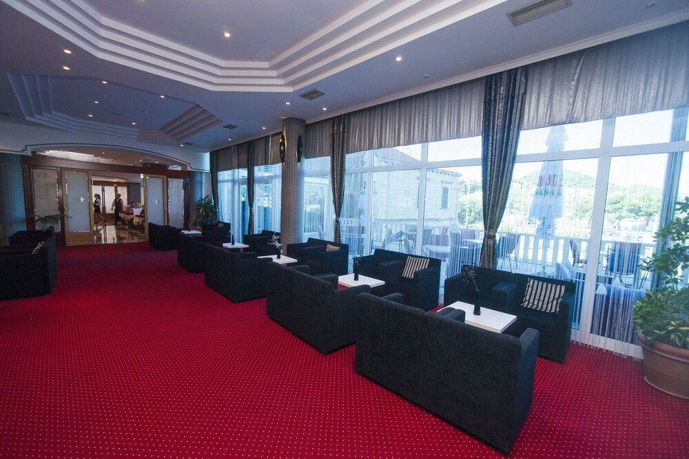 Hotel Bar