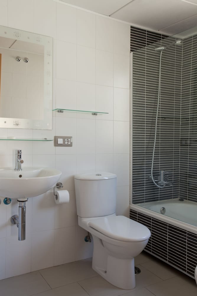 Standard Apartment, 2 Bedrooms - Bathroom