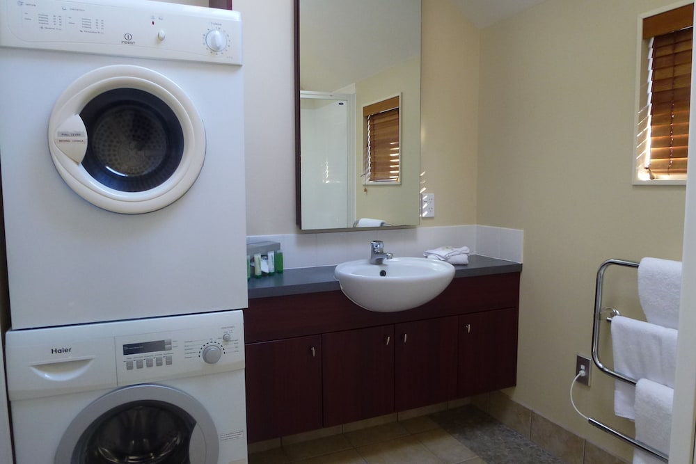Two bedroom townhouse - Bathroom