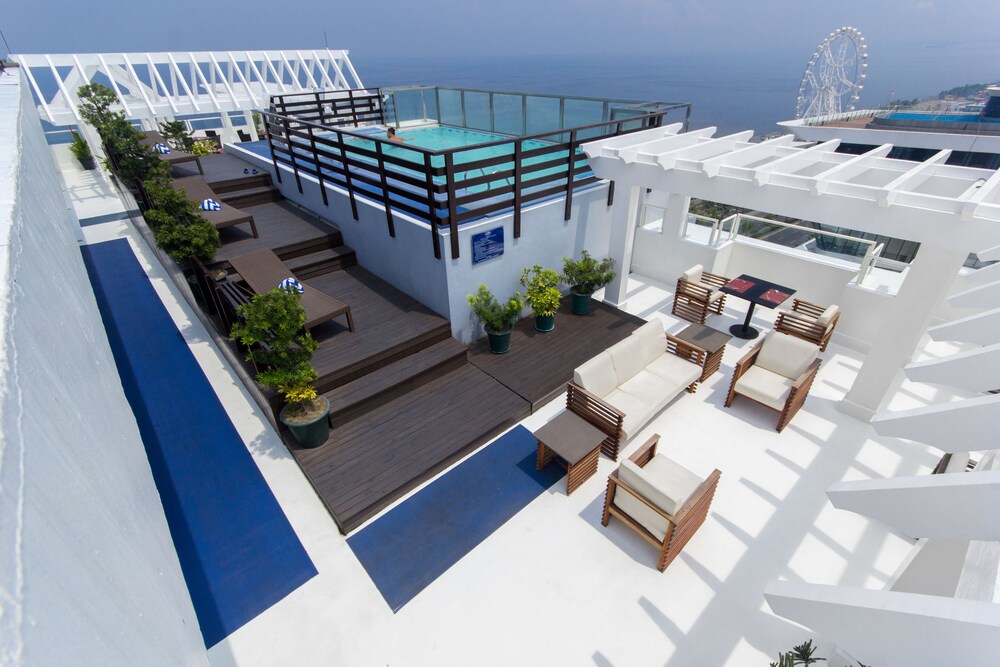 Rooftop Pool