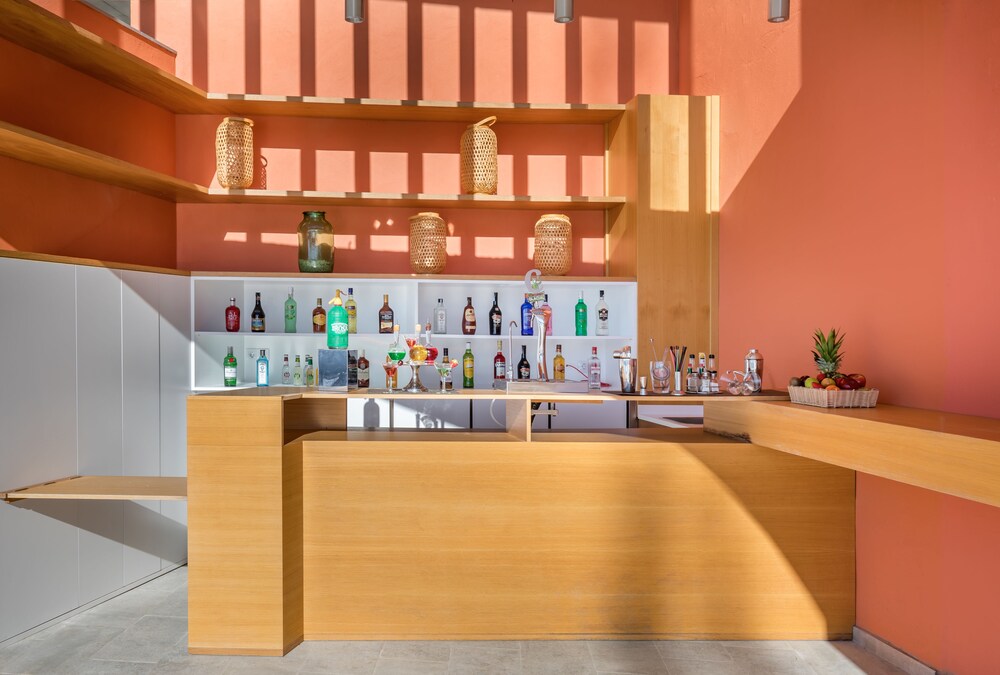 Poolside Bar
