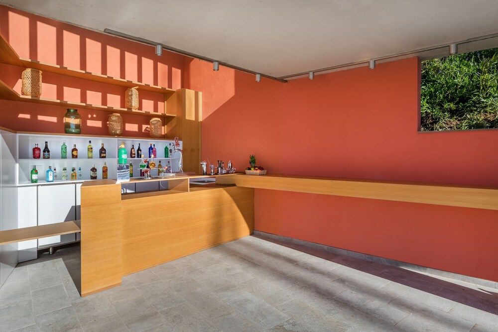 Poolside Bar