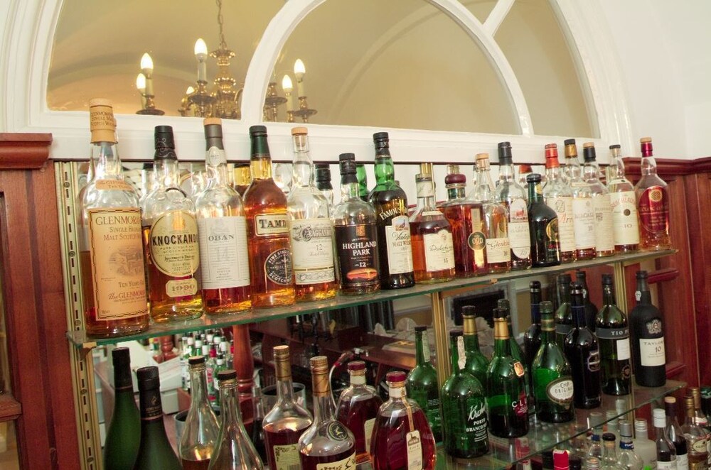 Hotel Bar
