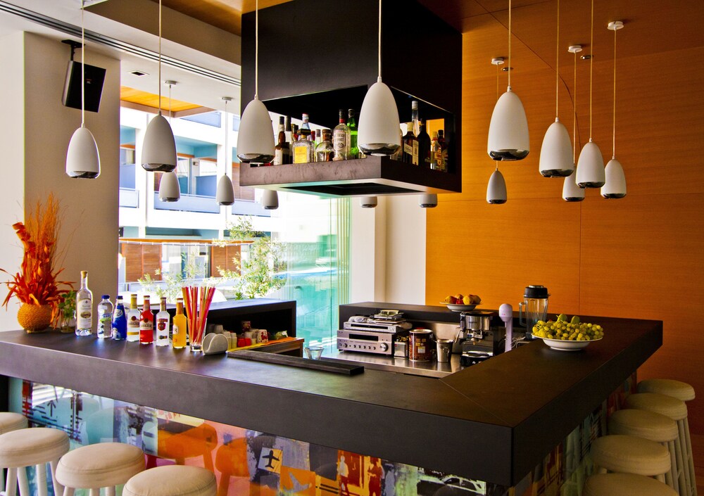 Hotel Bar