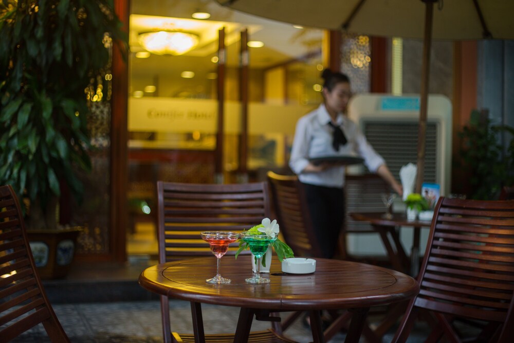 Hotel Bar