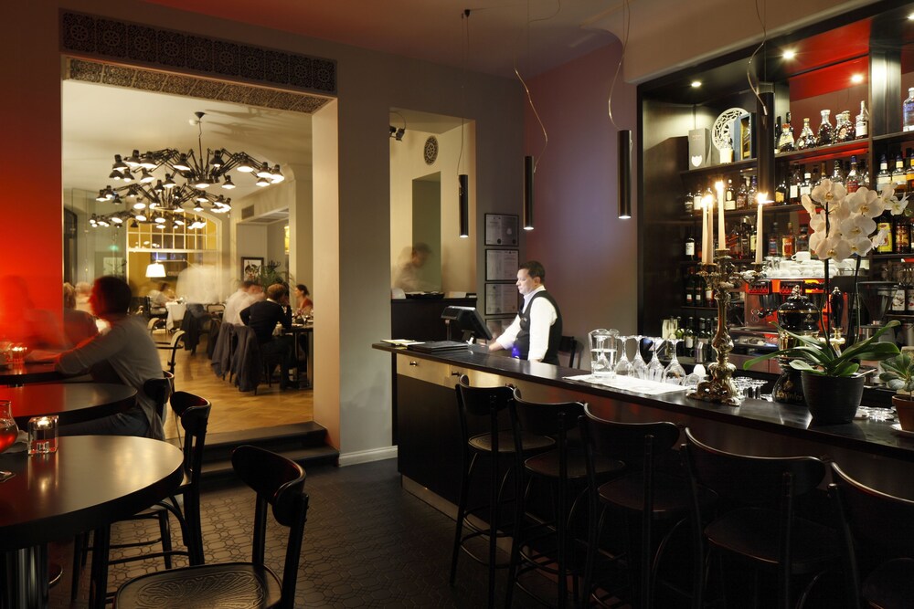 Hotel Bar