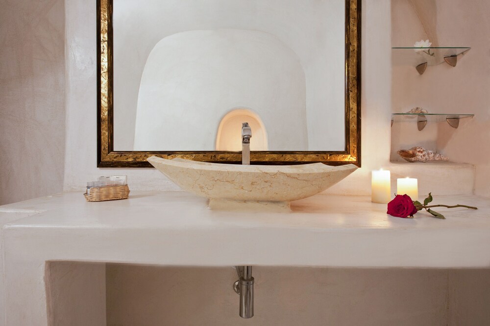 Superior Villa, Sea View (Cave - Shared Hot Tub ) - Bathroom Sink