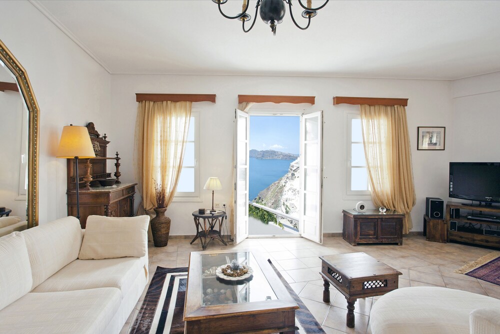 Deluxe Suite ( Private Hot tub) - Living Area