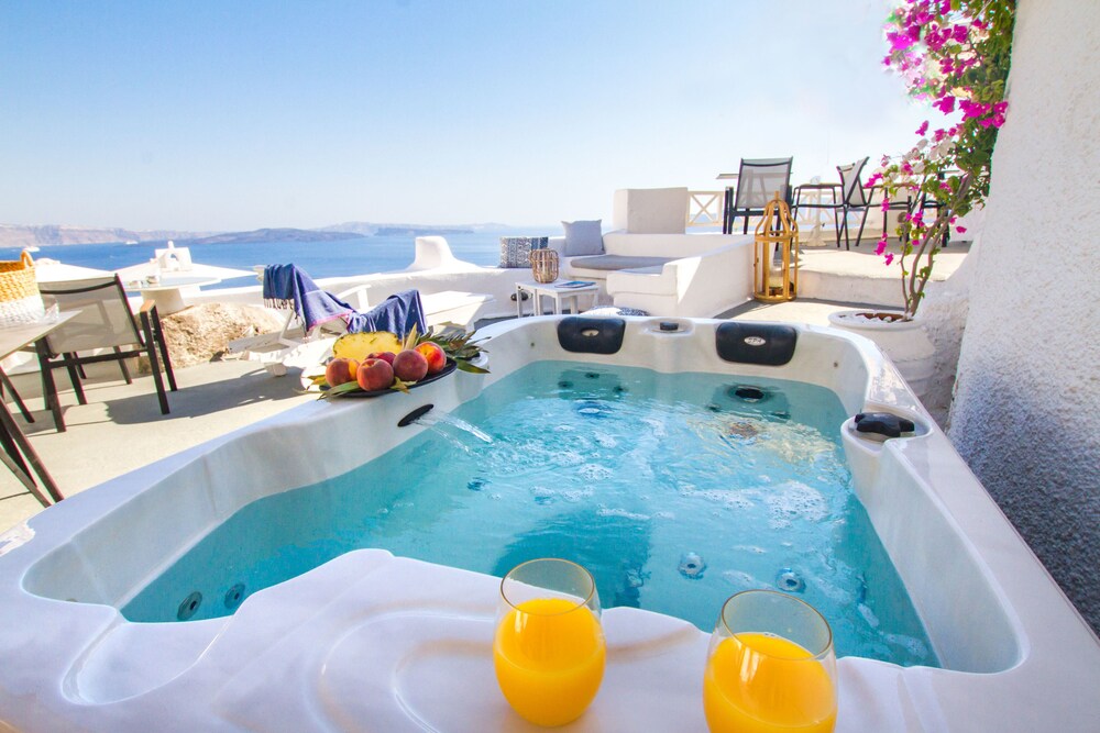 Superior Villa, Sea View (Cave - Shared Hot Tub ) - Outdoor Spa Tub