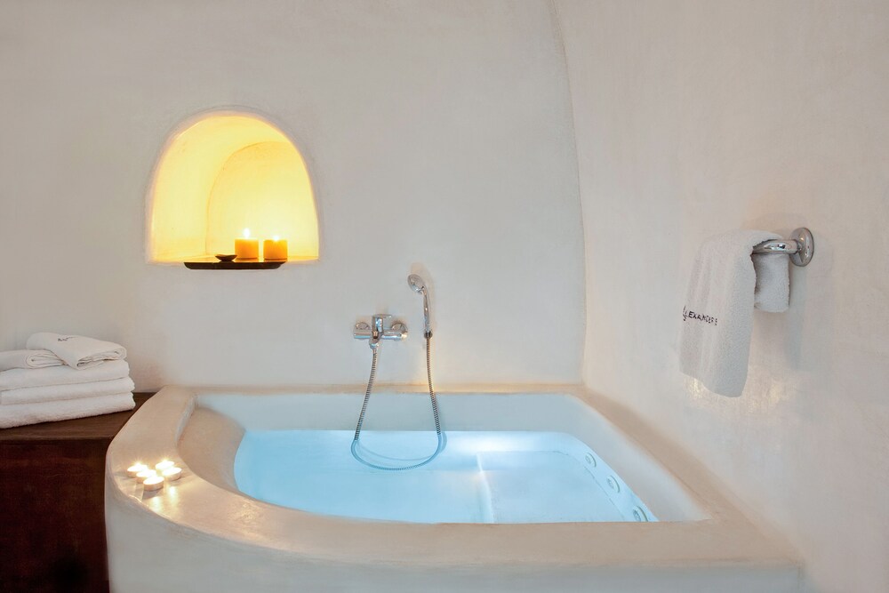 Superior Villa, Sea View (Cave - Shared Hot Tub ) - Deep Soaking Bathtub