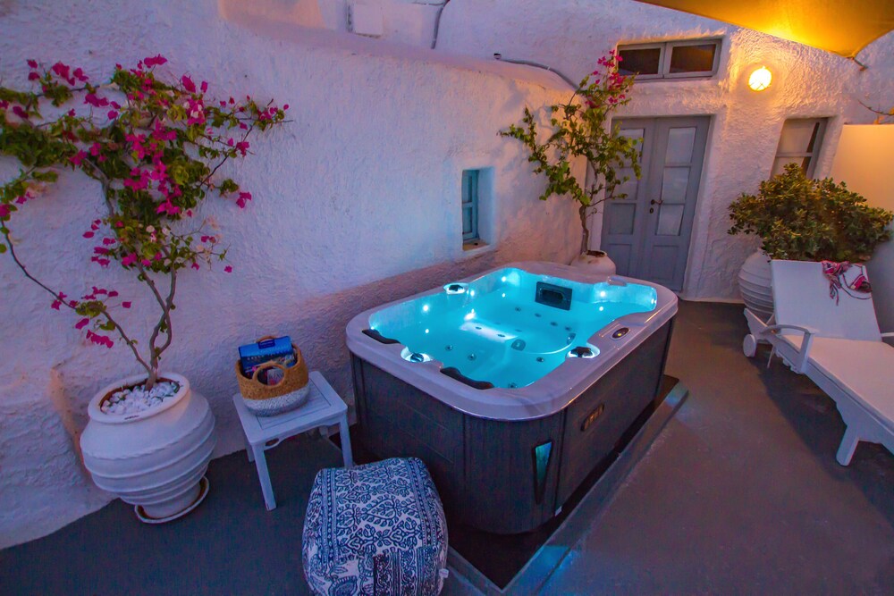 Superior Villa, Sea View (Cave - Shared Hot Tub ) - Jetted Tub