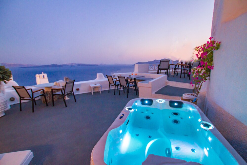 Superior Villa, Sea View (Cave - Shared Hot Tub ) - Outdoor Spa Tub