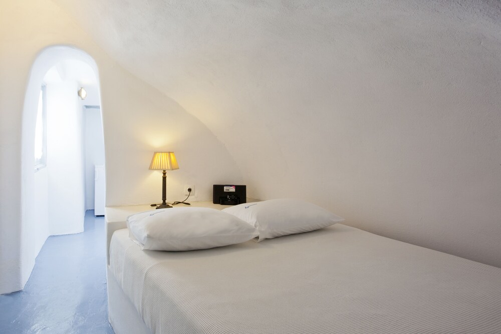 Luxury Villa, Sea View (Cave, Private Hot Tub) - Guestroom