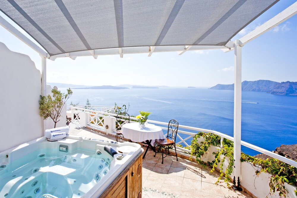 Deluxe Suite ( Private Hot tub) - Jetted Tub