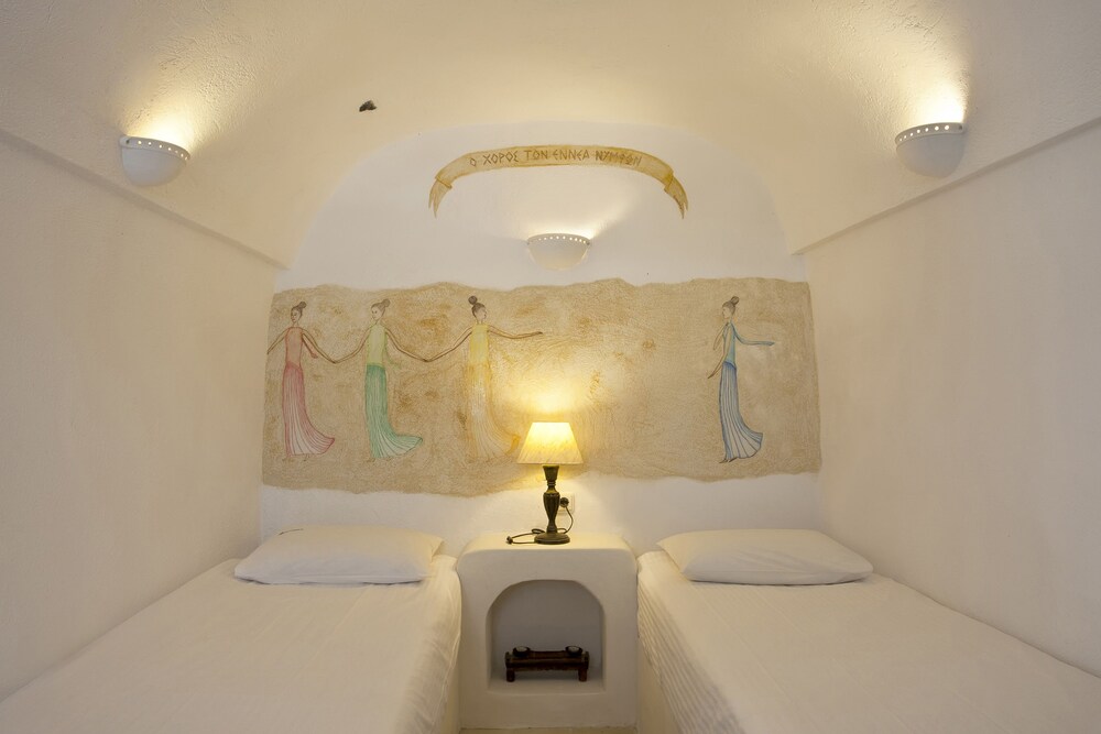 Superior Villa, Sea View (Cave - Shared Hot Tub ) - Guestroom