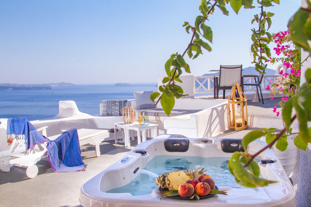 Superior Villa, Sea View (Cave - Shared Hot Tub ) - Outdoor Spa Tub