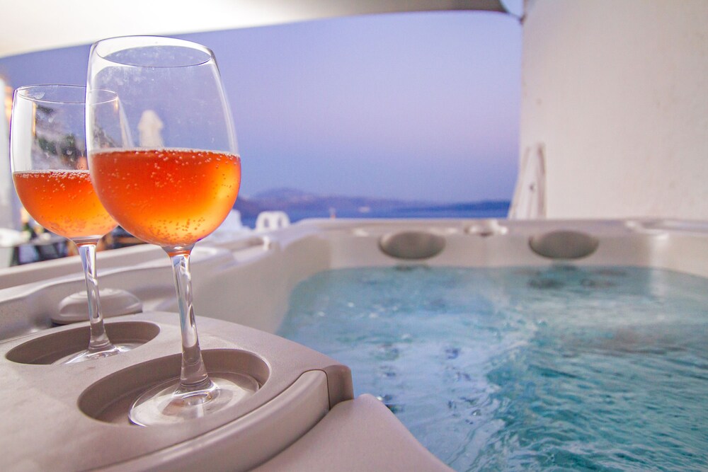 Superior Villa, Sea View (Cave - Shared Hot Tub ) - Outdoor Spa Tub