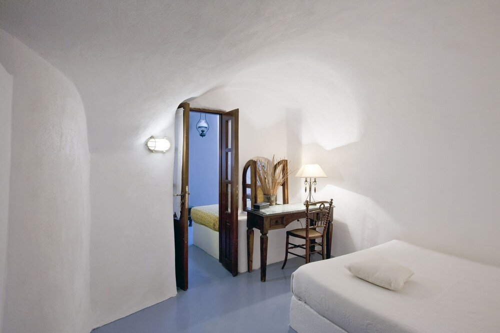 Luxury Villa, Sea View (Cave, Private Hot Tub) - Guestroom