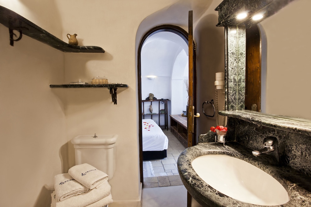 Superior Villa, Sea View (Cave - Shared Hot Tub ) - Bathroom Sink
