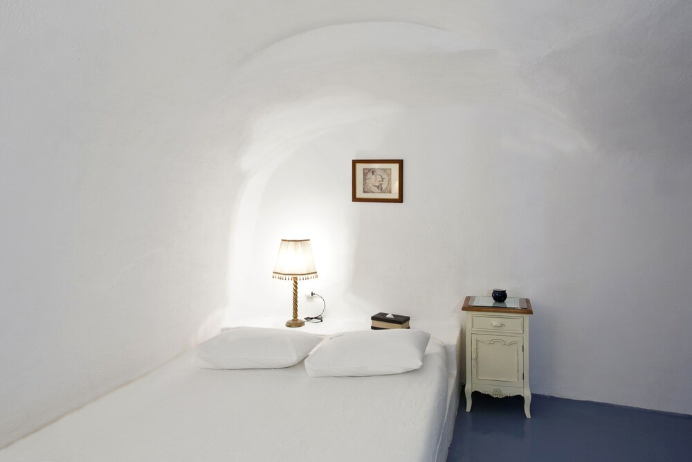 Luxury Villa, Sea View (Cave, Private Hot Tub) - Guestroom