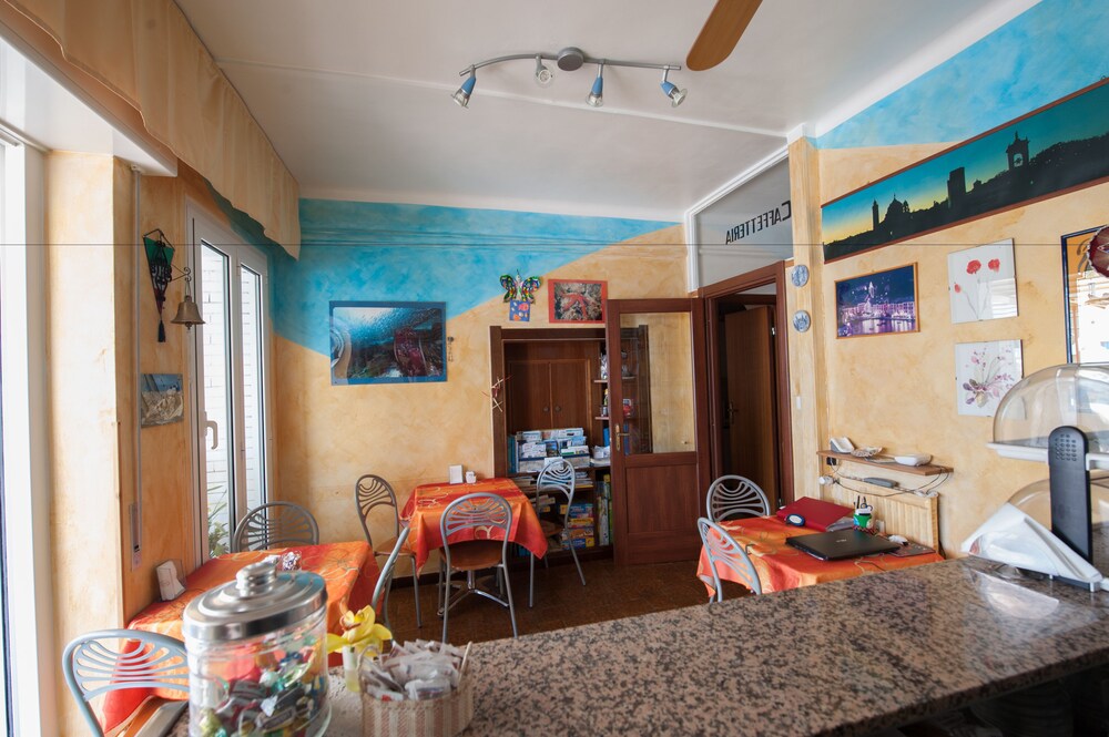 Hotel Bar