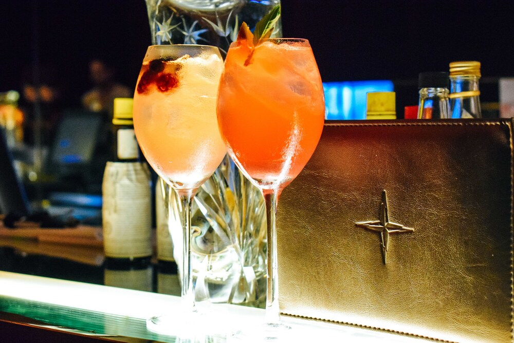 Hotel Bar