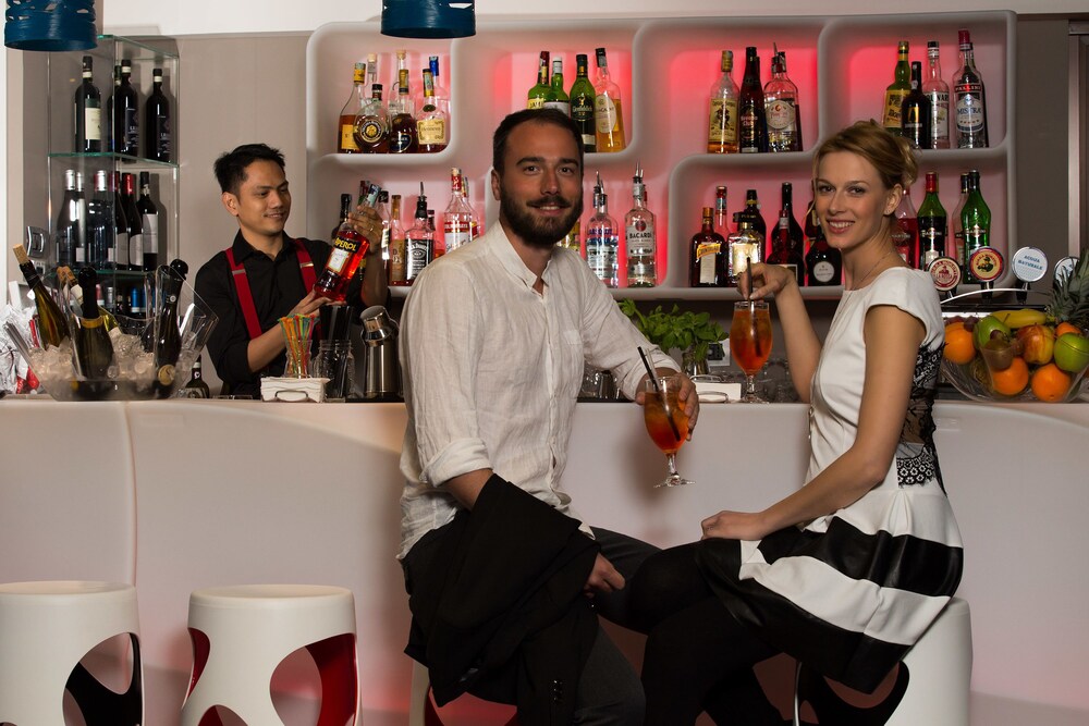 Hotel Bar