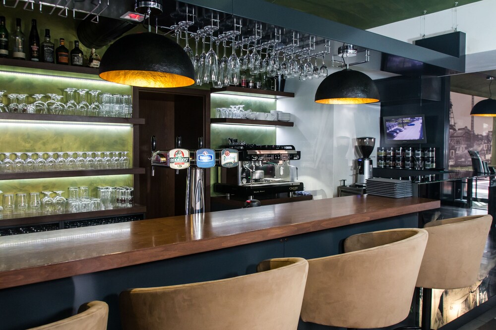 Hotel Bar